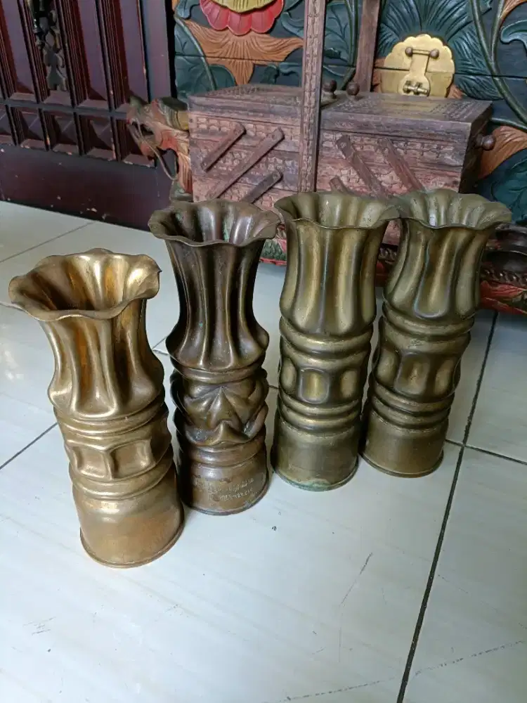 Vas Kuningan vintage