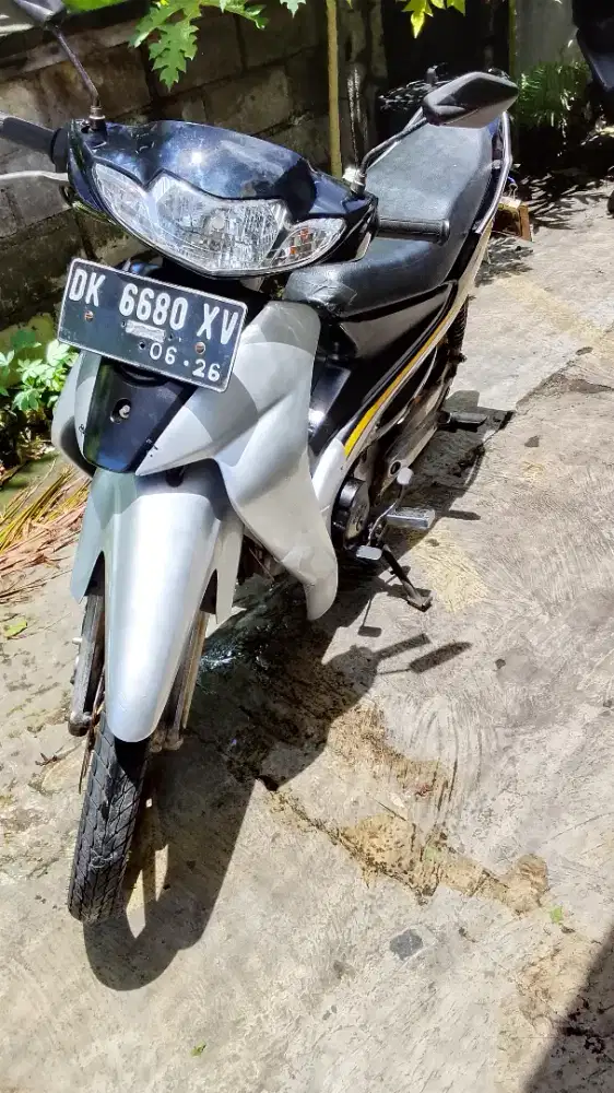 Dijual cepat motor smash silver hitam