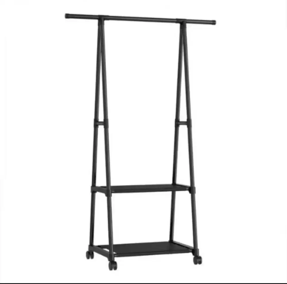 Gantungan baju bekas