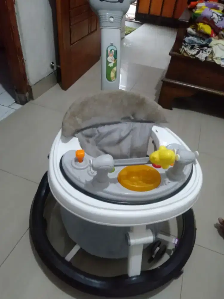 Apollo belajar jalan