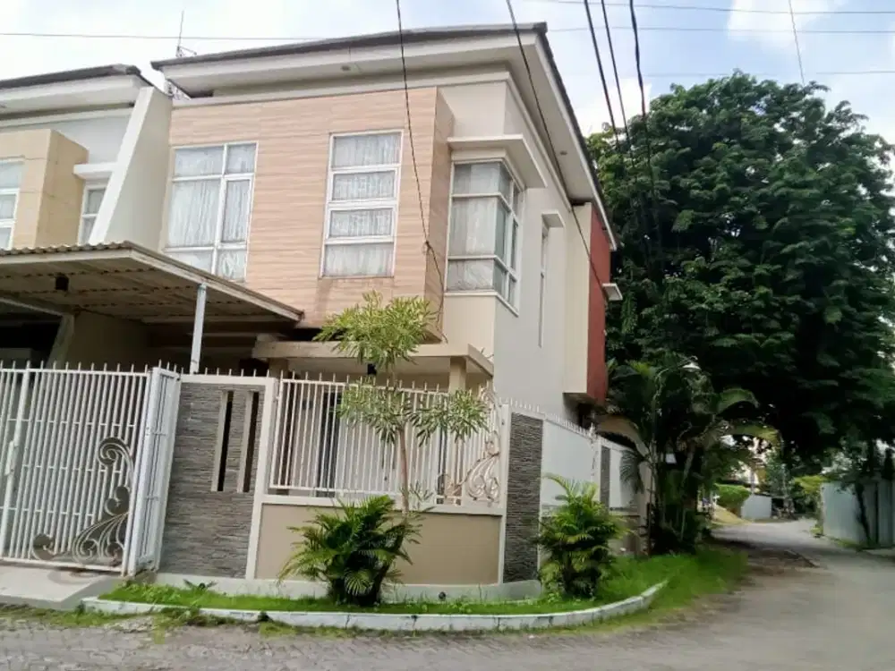 Dijual Rumah HOOK Strategis Lokasi Manyar Dekat Kampus Ubaya Surabaya