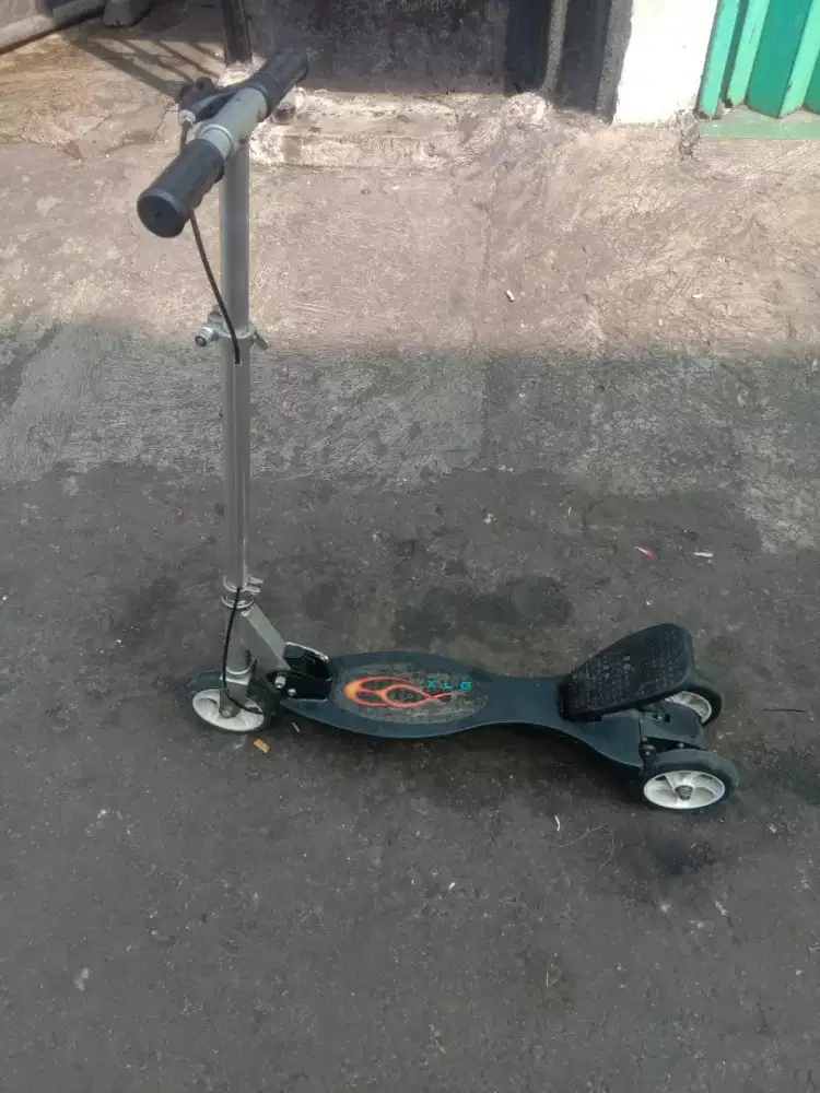 dijual skuter injak normal tgl pakai