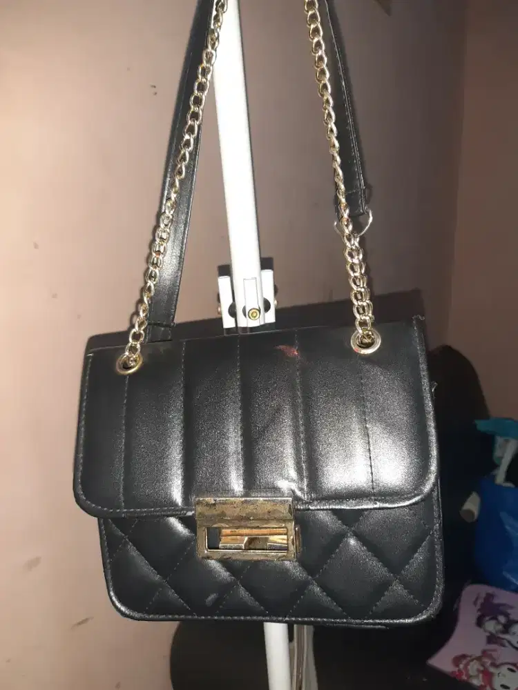 Tas Rantai Selempang atau totebag