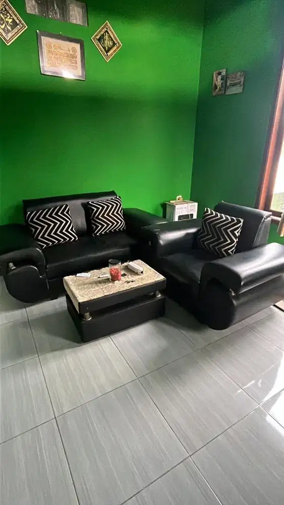 Sofa bekas daerah tangerang minus pemakaian dan kulit sudah ada klopek