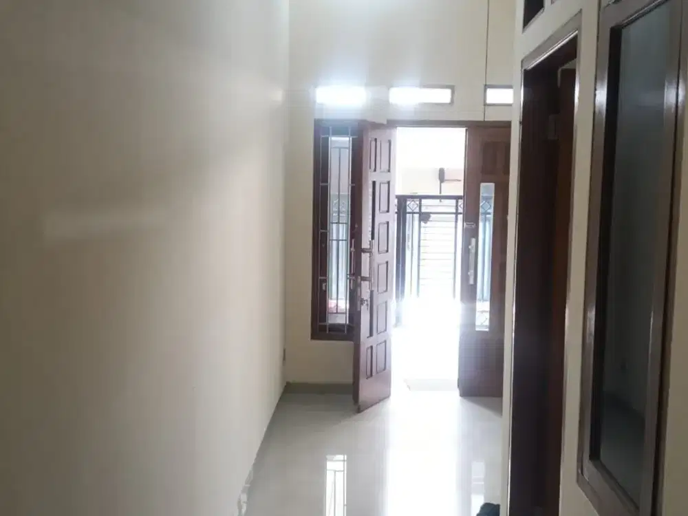 DI JUAL/ DISEWAKAN RUMAH PONDOK INDAH RUMAH 2 LANTAI