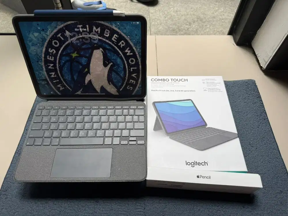 Jual iPad Pro 11 inch 4th gen M2 128GB plus apple pencil+keyboard logi