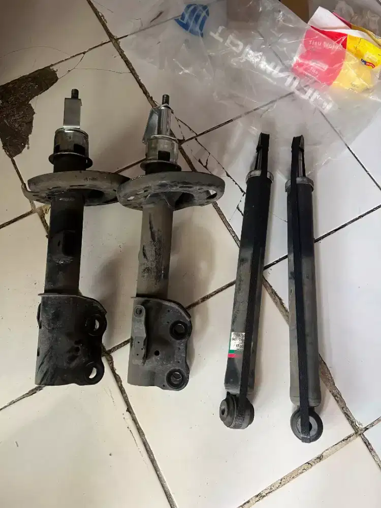 Di jual shokbleker second kondisi bagus buat mobil mazda cx 5