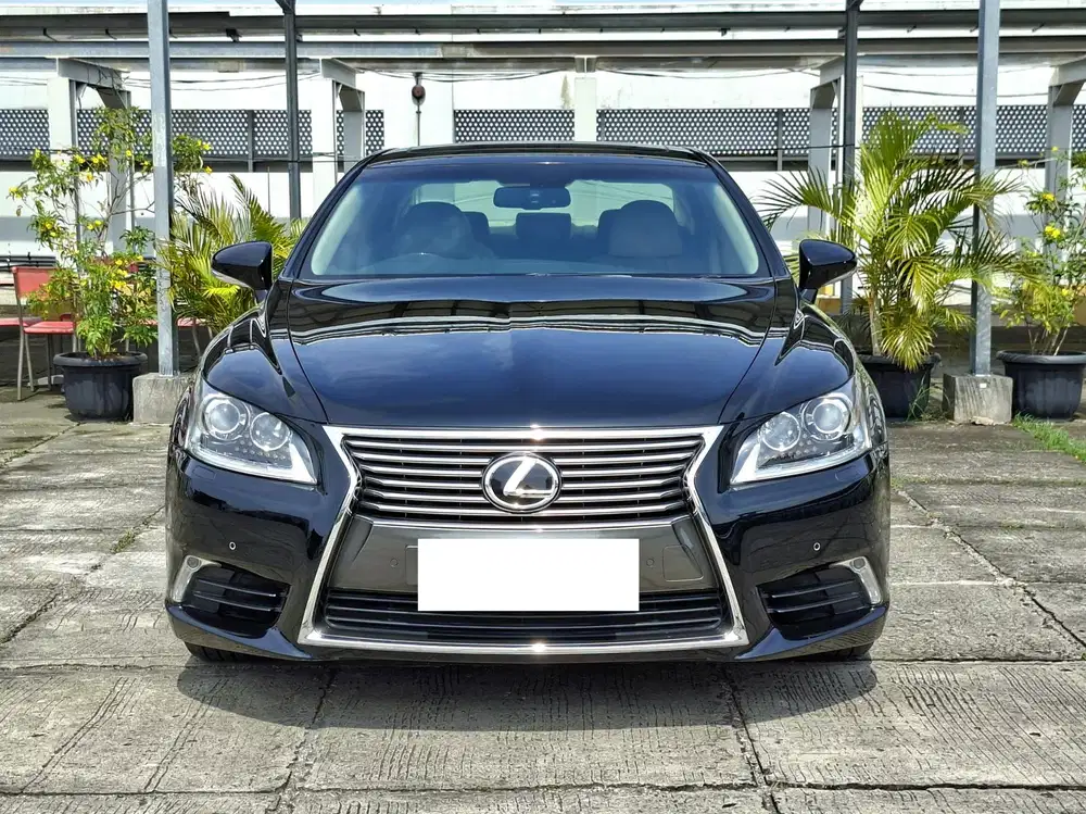 LEXUS LS460L AT 2013 Bensin