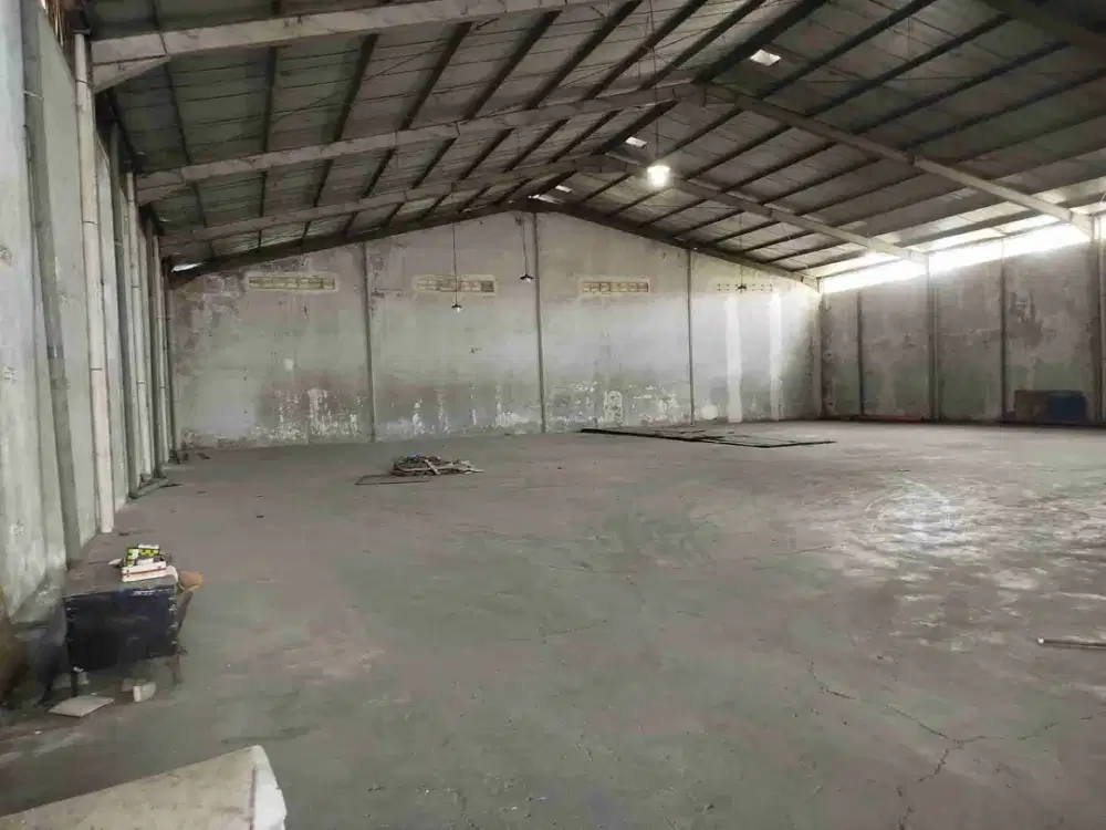 Gudang strategis disewakan akses countainer free