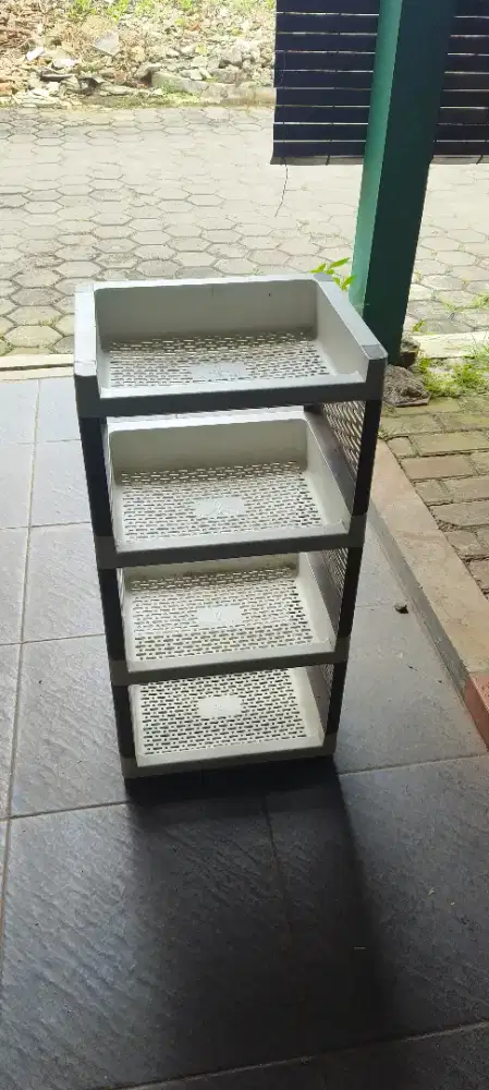 Rak plastik multifungsi Olimplast 4 susun, untuk salon, klinik, rumah