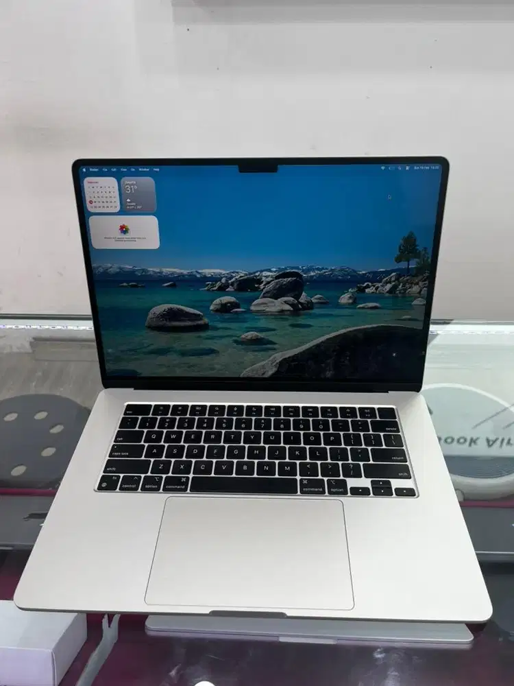 Macbook 15 inch 2023 M2