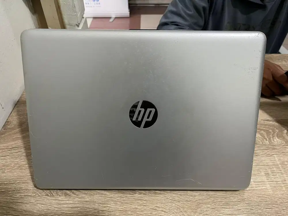 Laptop HP model 14-BA005TX RAM 8 SSD 128 HHD 500GB.