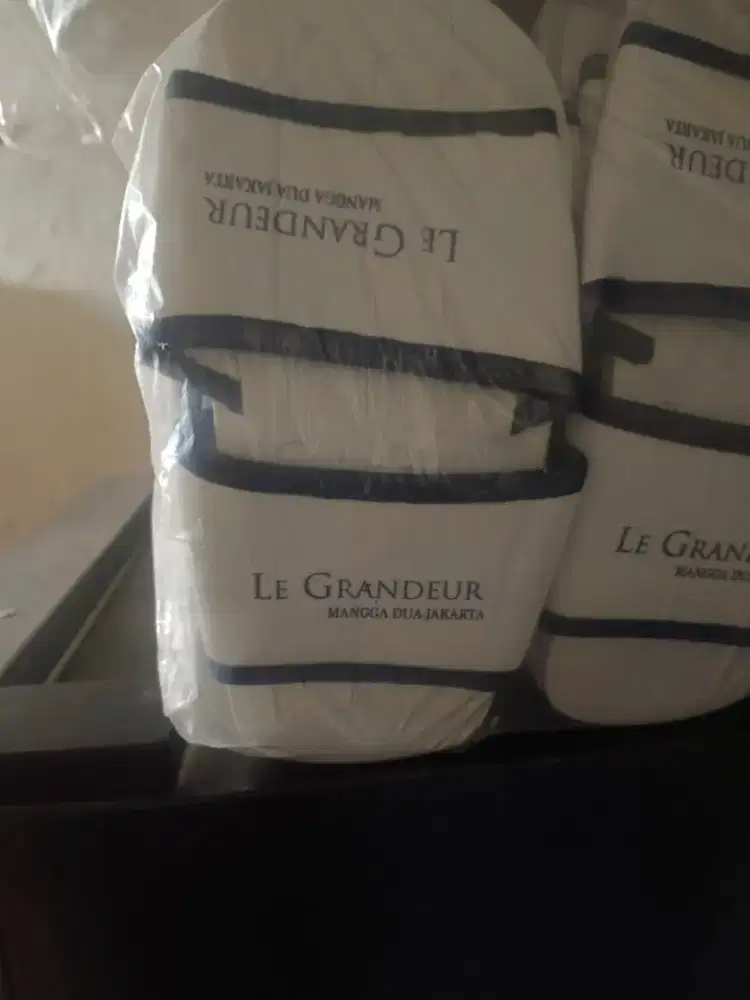 Sandal hotel kondisi baru ada skitar 100 pasang