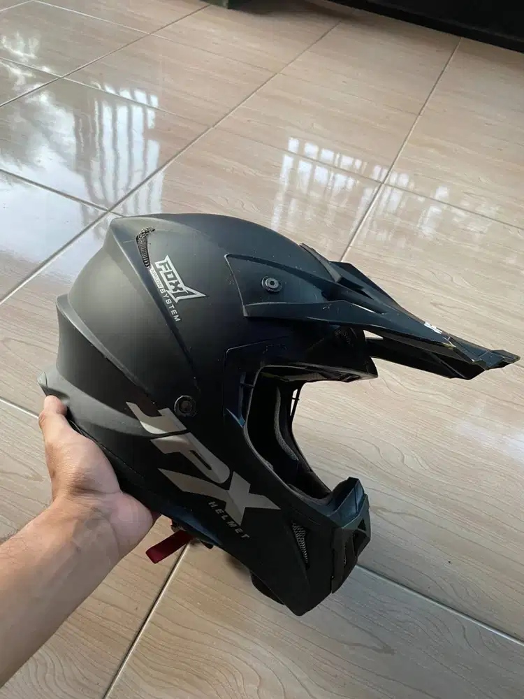 Helm Trail JPX warna hitam