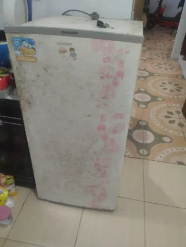 Di jual kulkas masih berfungsi dengan baik