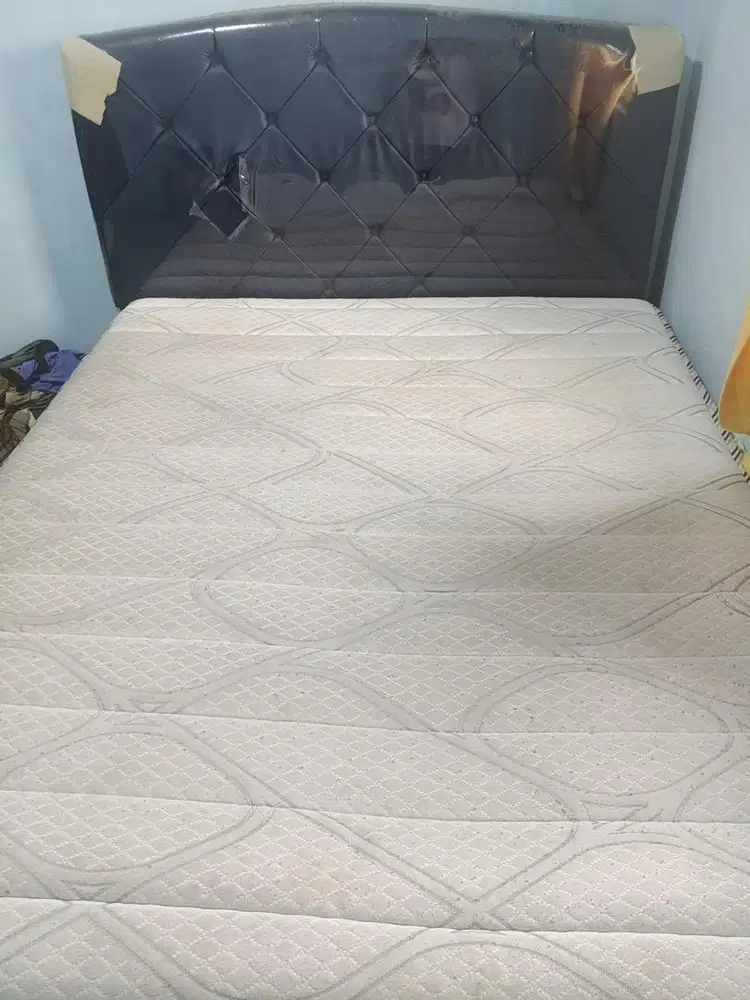 Dijual Kasur (1 Set dengan Ranjang)