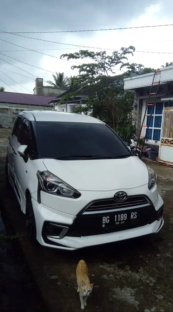 Only for sale Toyota Sienta Type V 1500 cc bensin