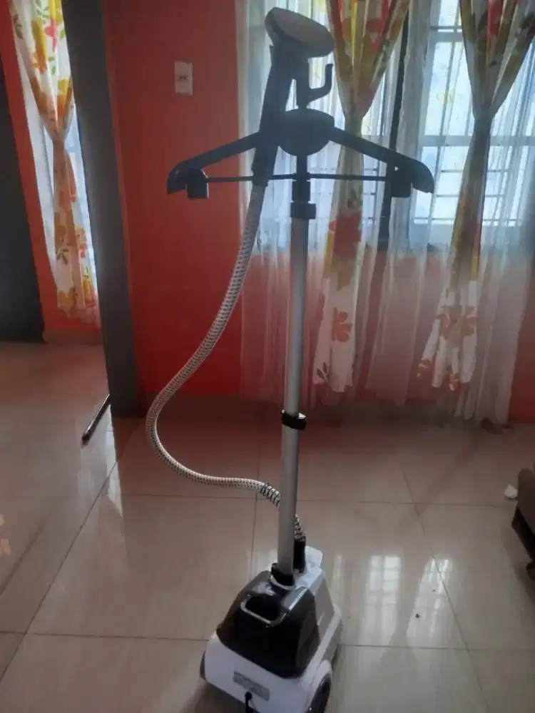 Setrika uap merk kris kapasitas 3 luter