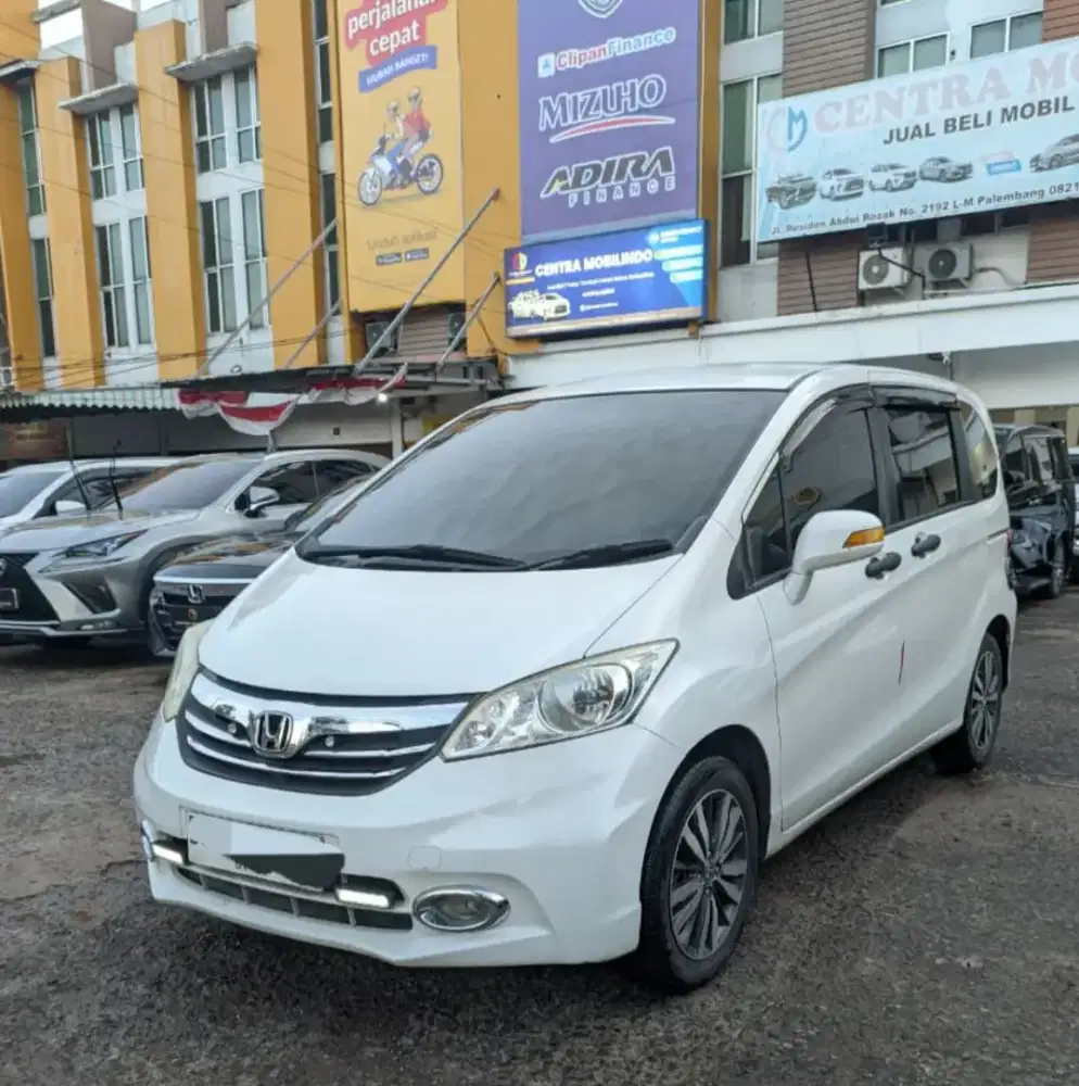 Freed E PSD 1.5 matic 2012 istimewa dp 25 jt