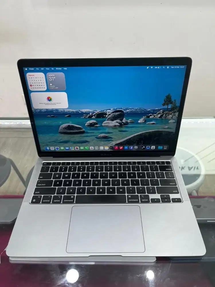 Macbook air 13 inch 2020 M1