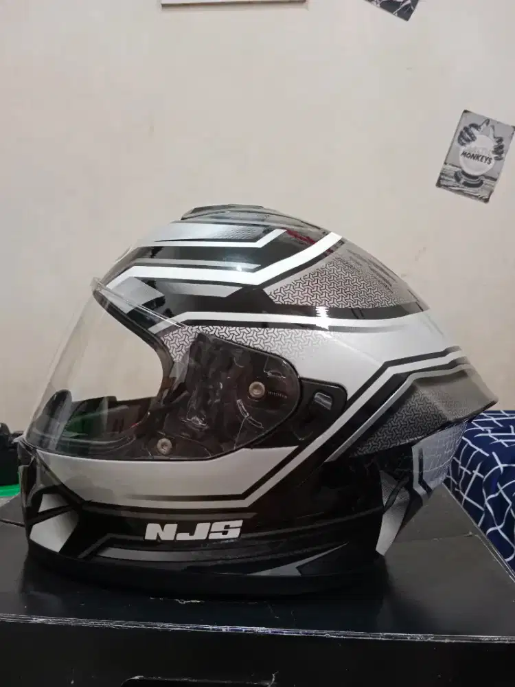 NJS FULL FACE LIKE NEW