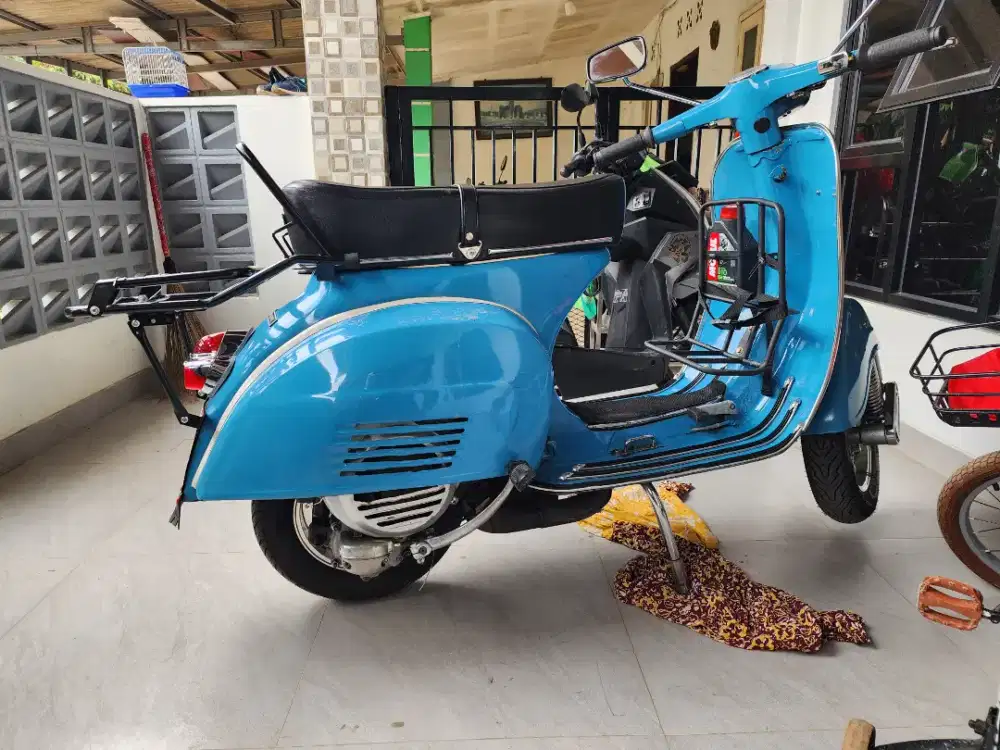 Di jual Vespa Super 74 warna biru, tinggal pakai