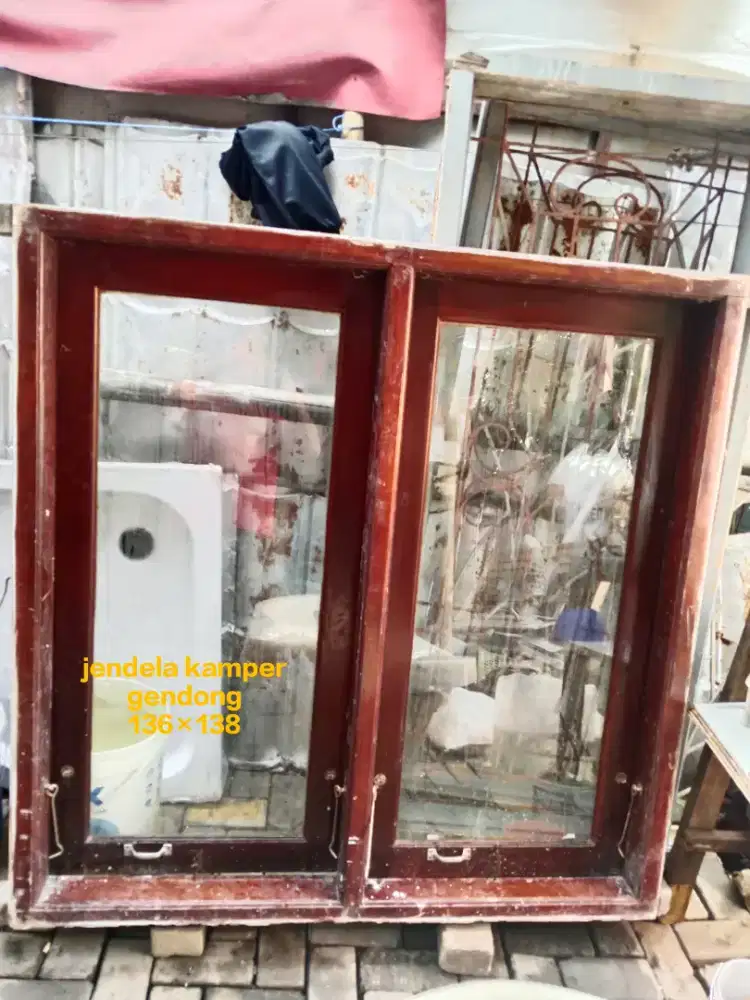 Jendela kamper gendong 136×138  bekas mulus