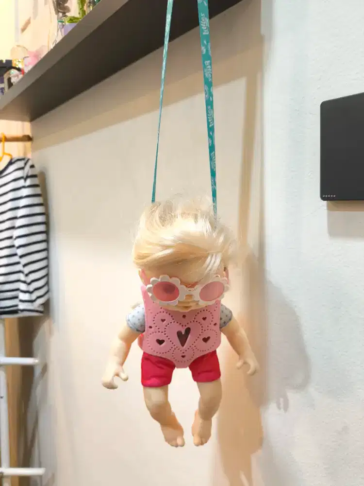 LITTLES BABY ALIVE , BABY ALIVE CARRY N GO SQUAD AZ-KO ORIGIBAL