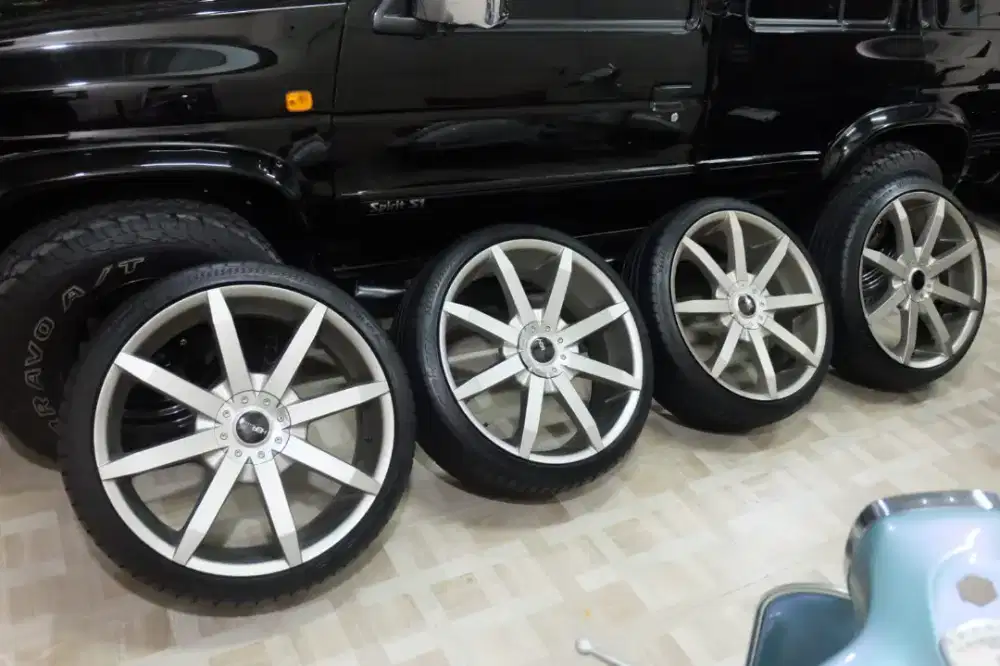 Velg Ring 22 PCD 5 x 114,3 plus ban kondisi masih bagus