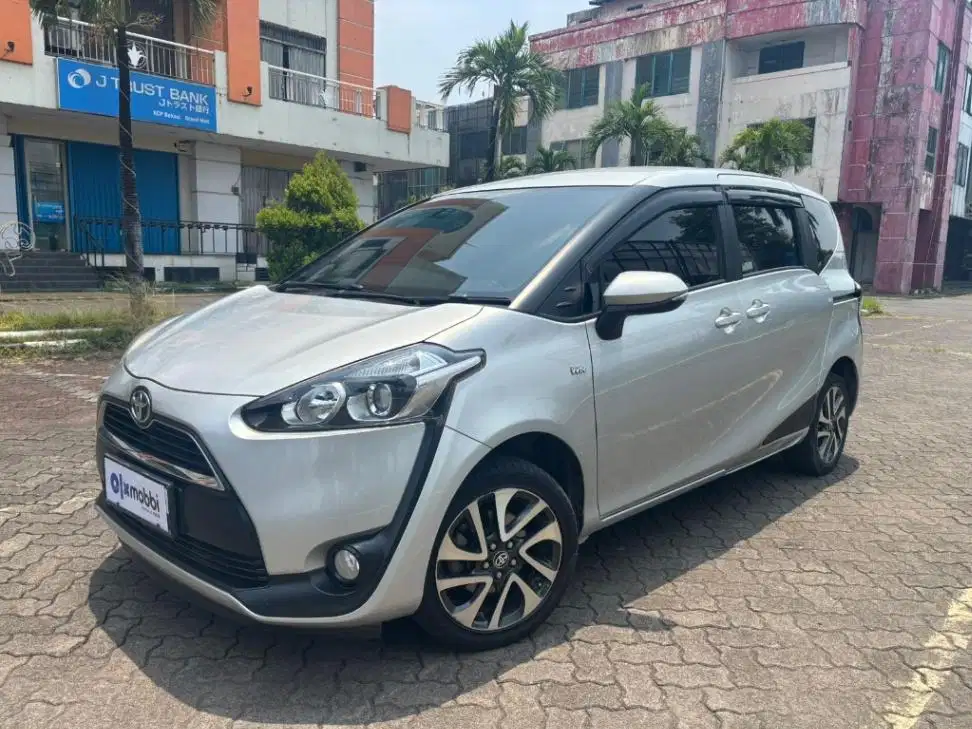 DP MURAH - Toyota Sienta 1.5 V Bensin MT 2017 Silver