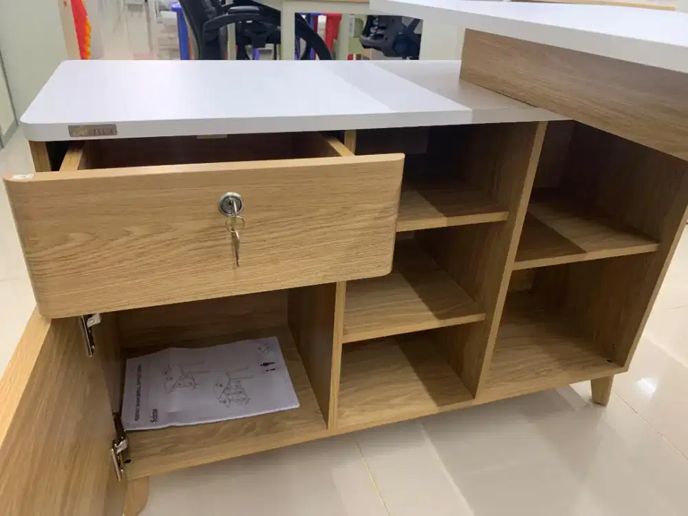 Meja kantor by selma