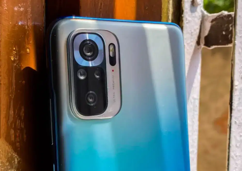 Redmi note 10s 
Ram 6+1/64 
Mulus no minus 
Lcd bawaan amoled