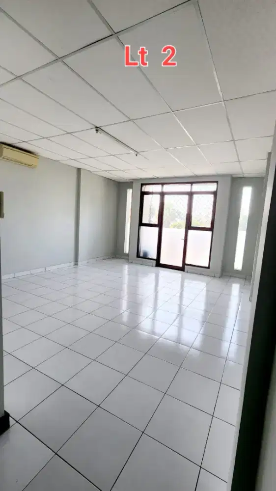 Disewakan Ruko 3,5 Lantai di Komplek Mekarwangi