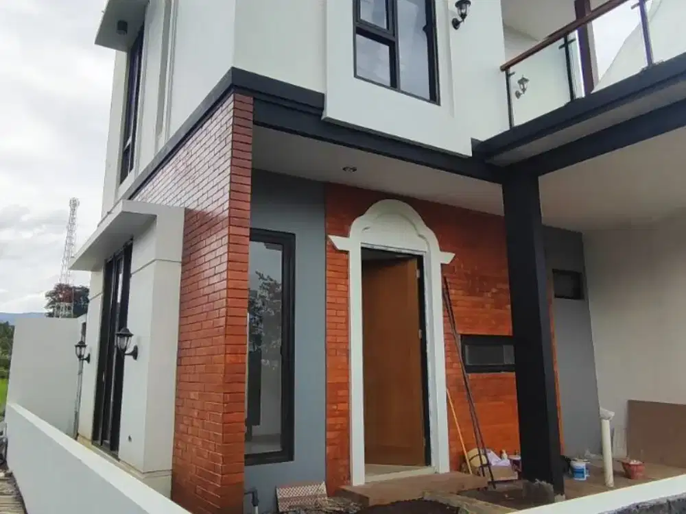VILLA DIJUAL KONSEP MODERN JAWA VIEW pegunungan dan kota batu malang