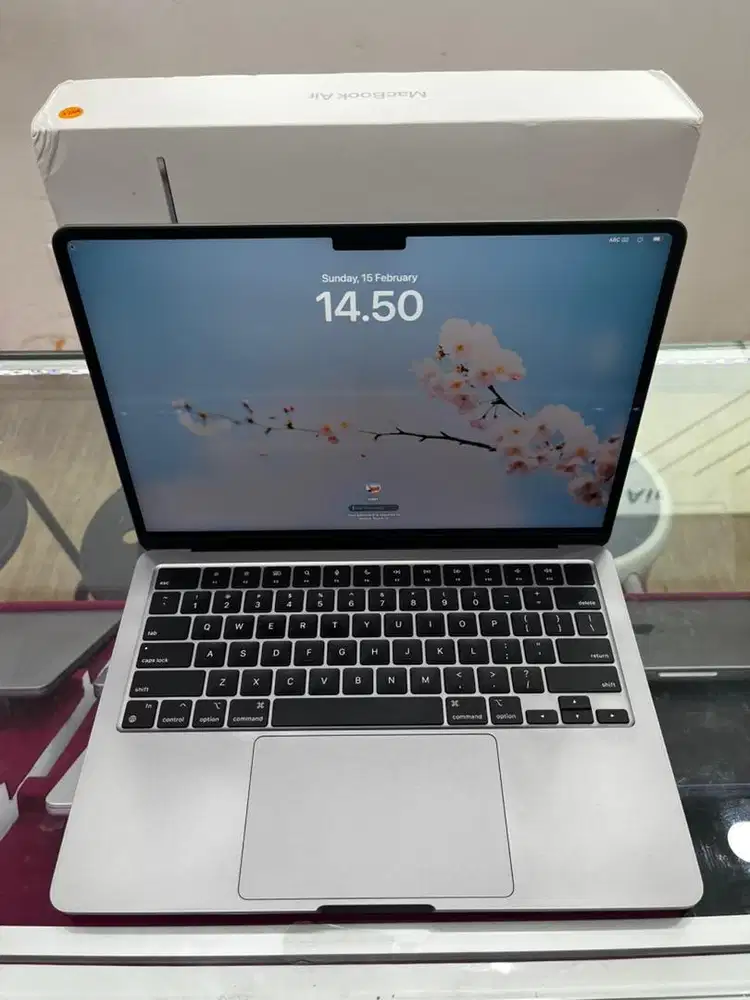 Macbook air 13 inch 2022 M2