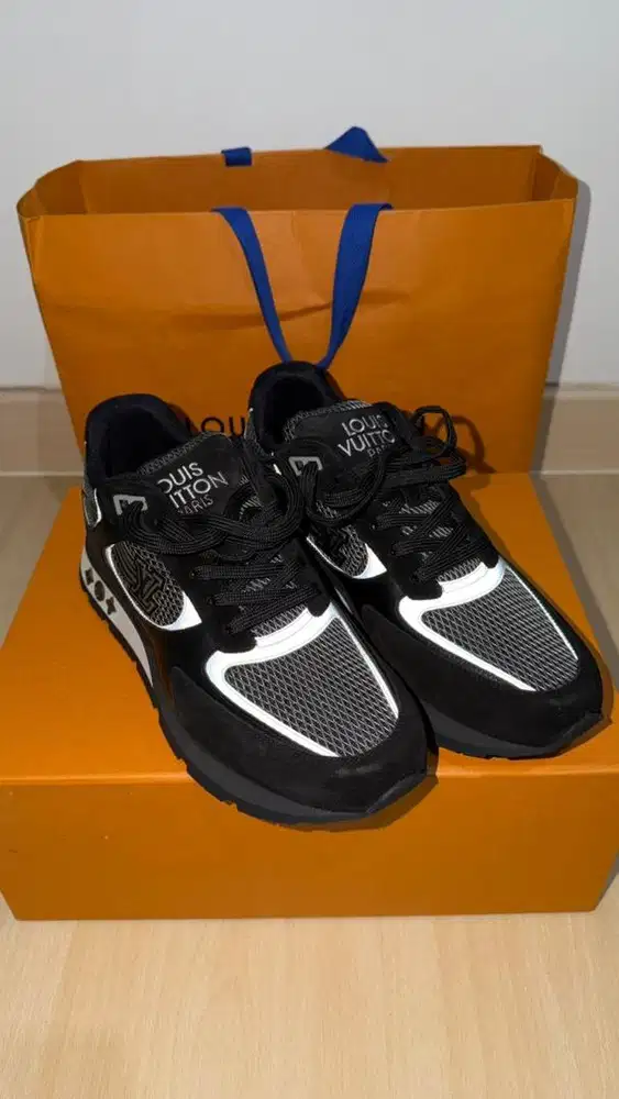 Sepatu Louis vuitton Run Away LV