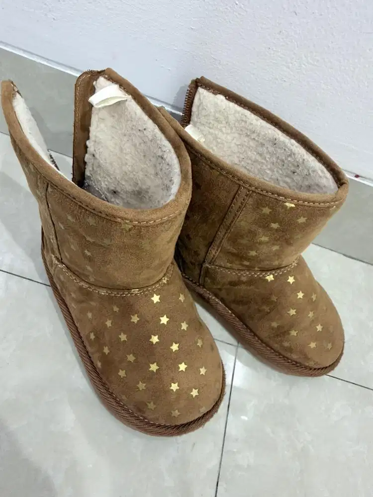 Sepatu boots anak GAP size 10