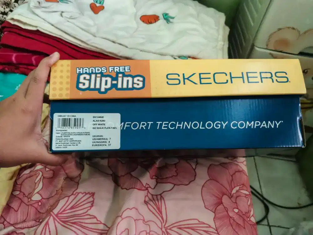Sepatu Skechers wanita