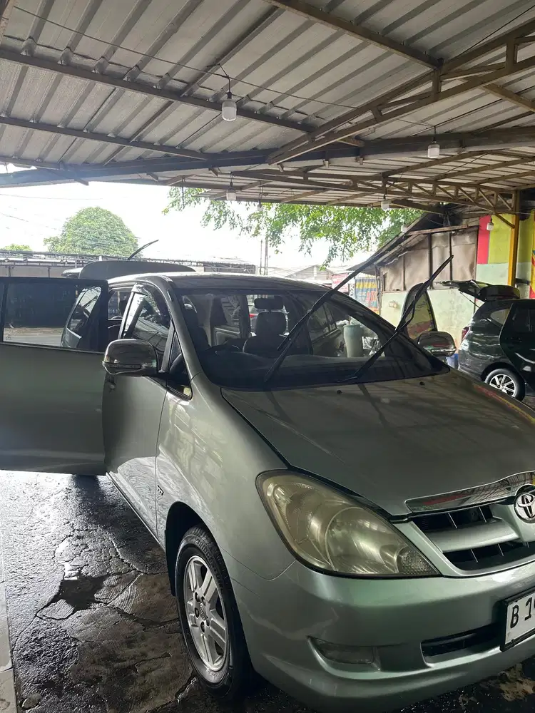 Toyota Kijang Innova 2005 Bensin