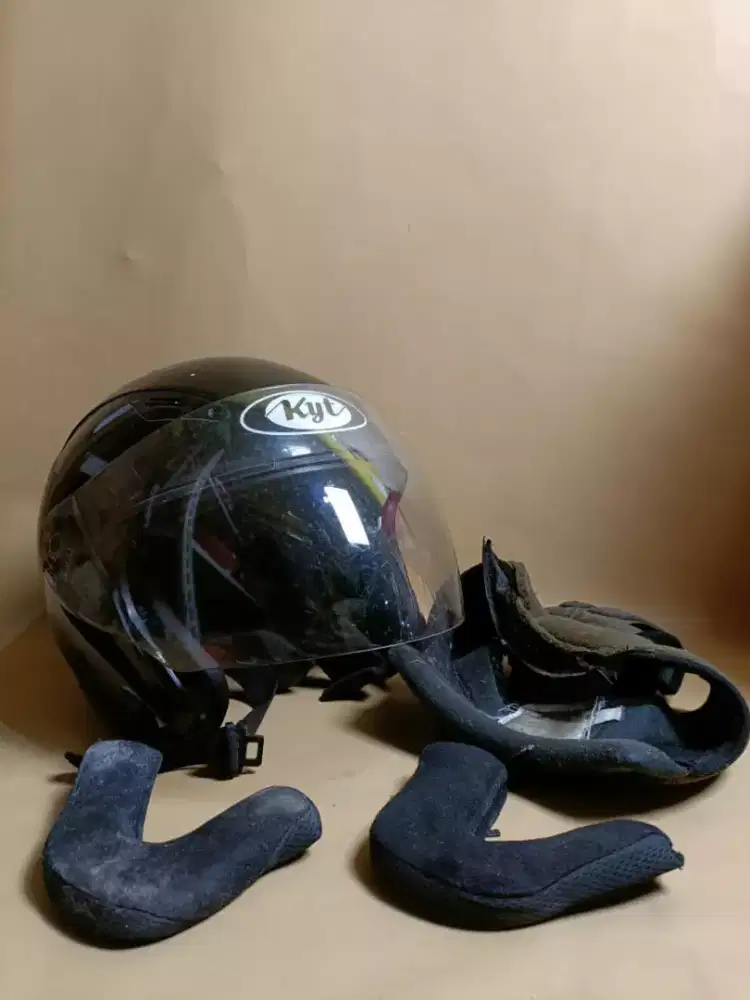 Jasa cuci sepatu dan helm