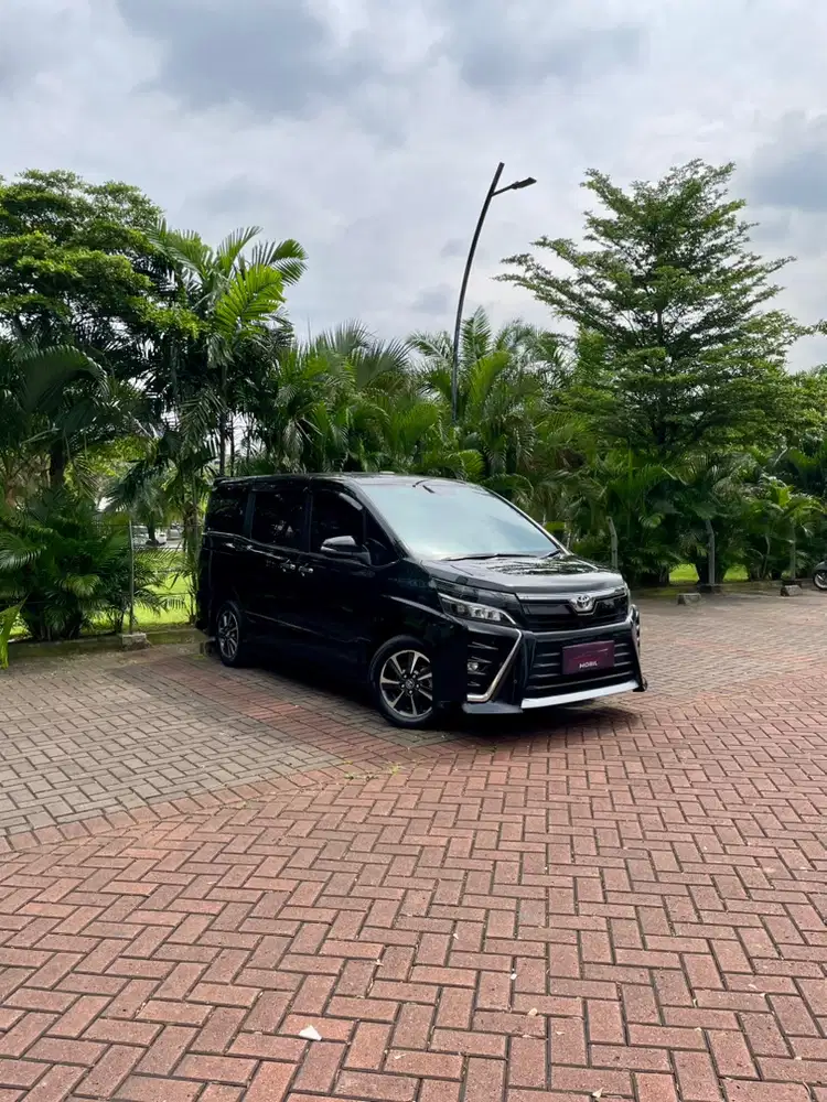 [Low Odo] Toyota Voxy 2.0 AT 2018