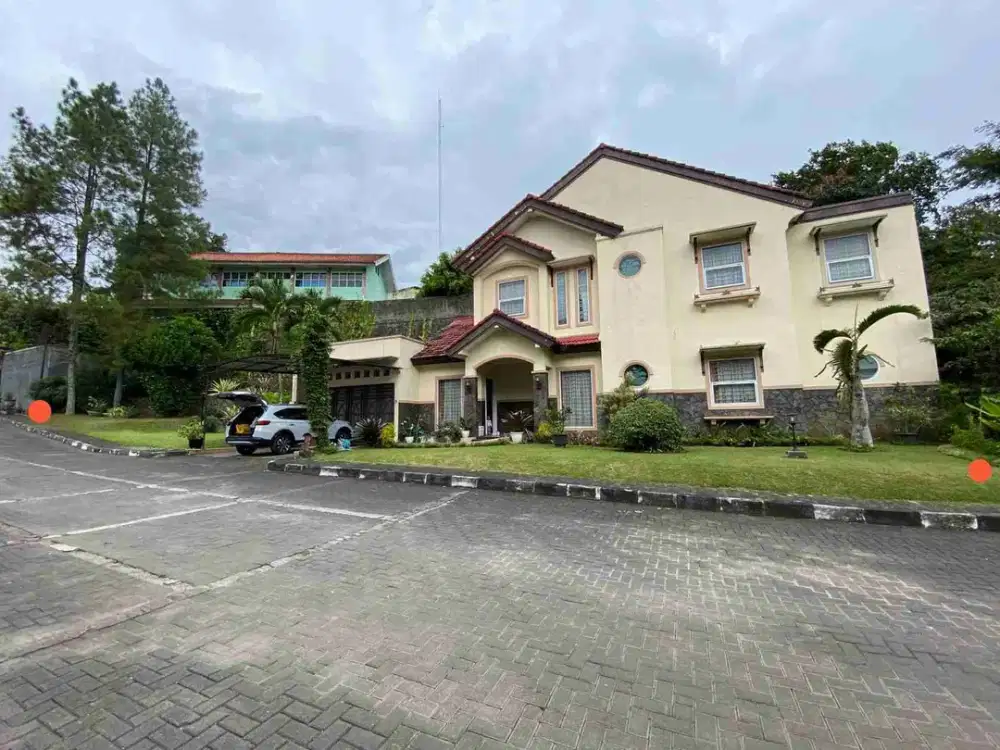 Rumah Tubagus Ismail Komplek Coblong strategis luas dan mewah dijual cepat