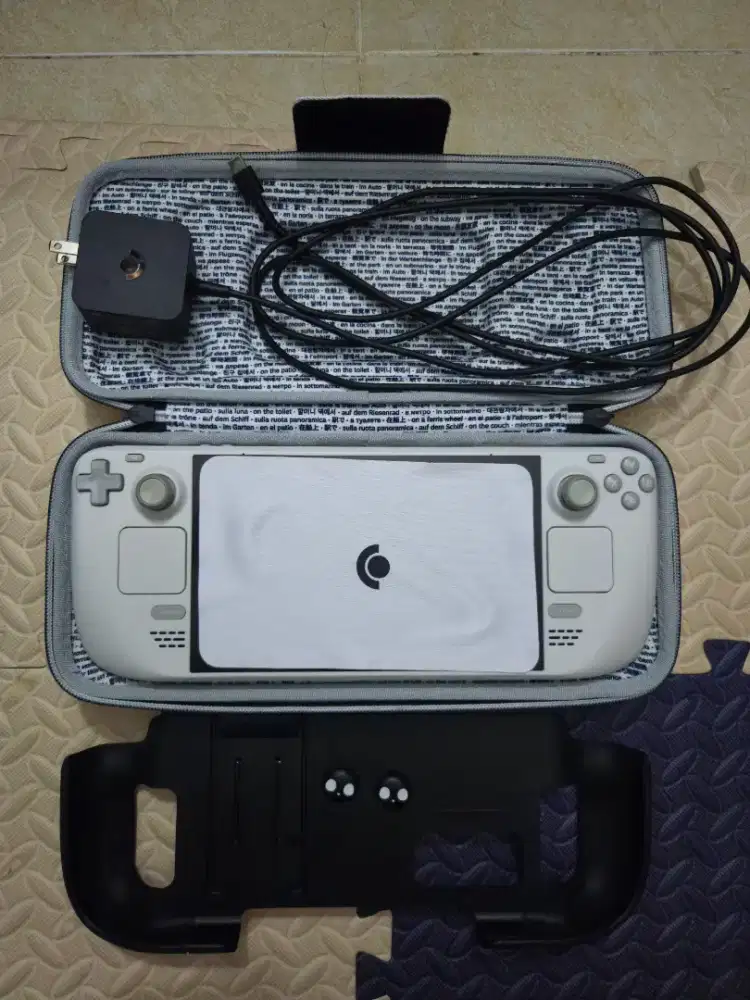 Steamdeck OLED 1TB limited white edition + Docking station