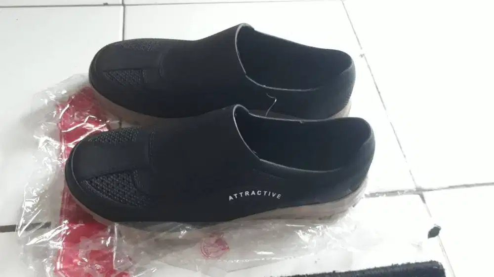 Sepatu pria karet size 41 baru