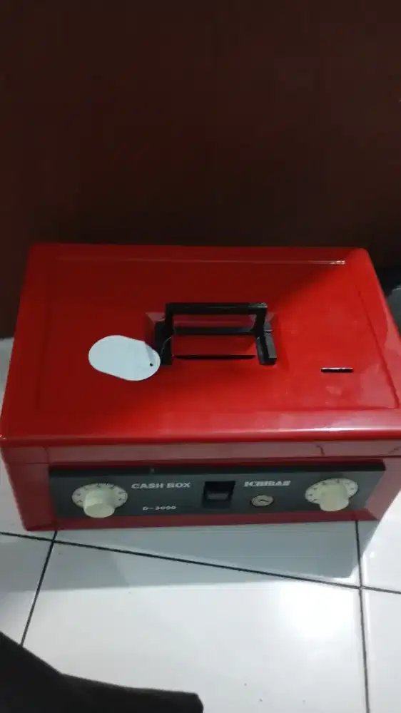 Brankas Safe Deposit Box Merk Ichiban D-3000