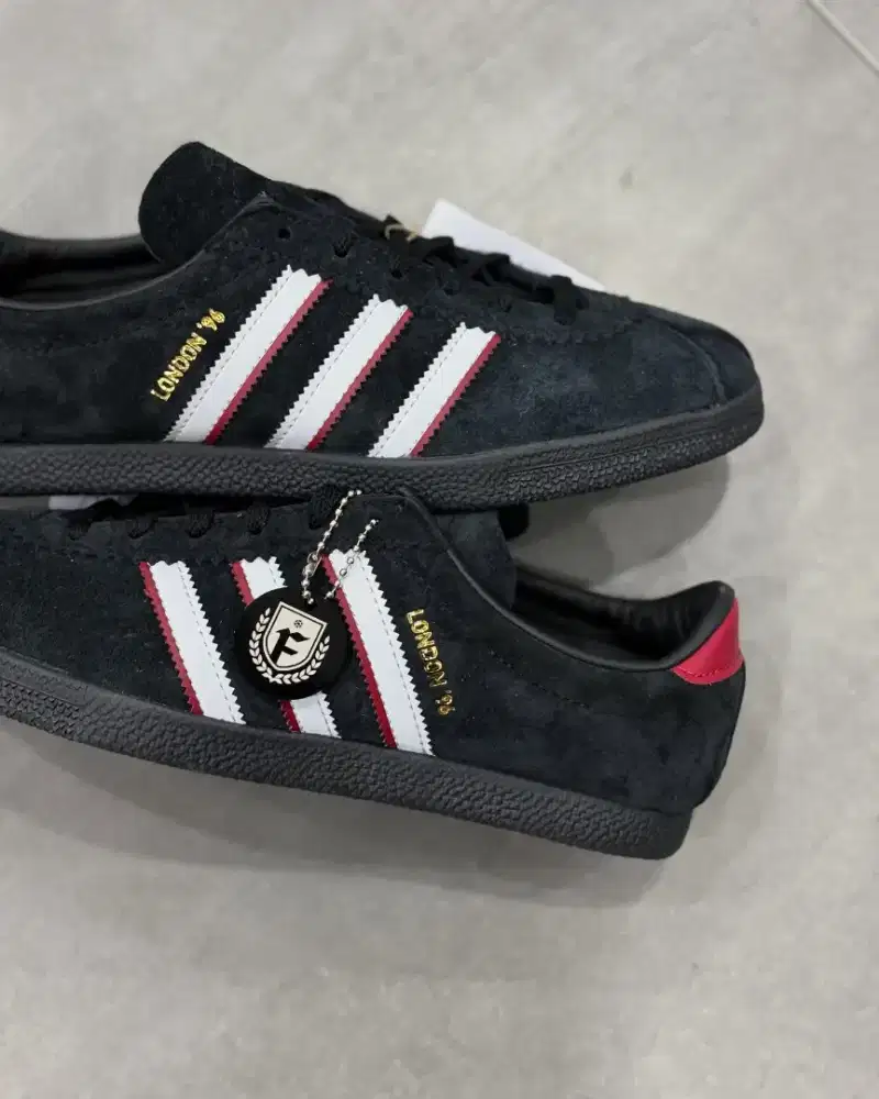 SEPATU ADIDAS CASUAL
