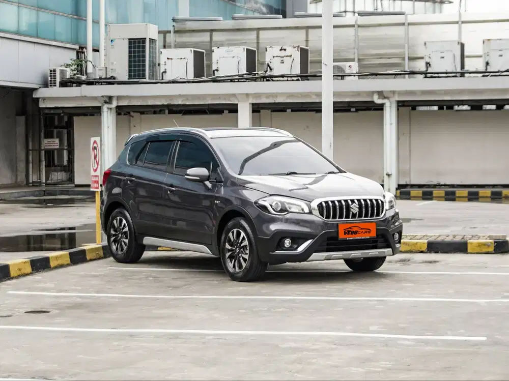 Suzuki SX4 SCross 2022 pemakaian 2023 abu matic