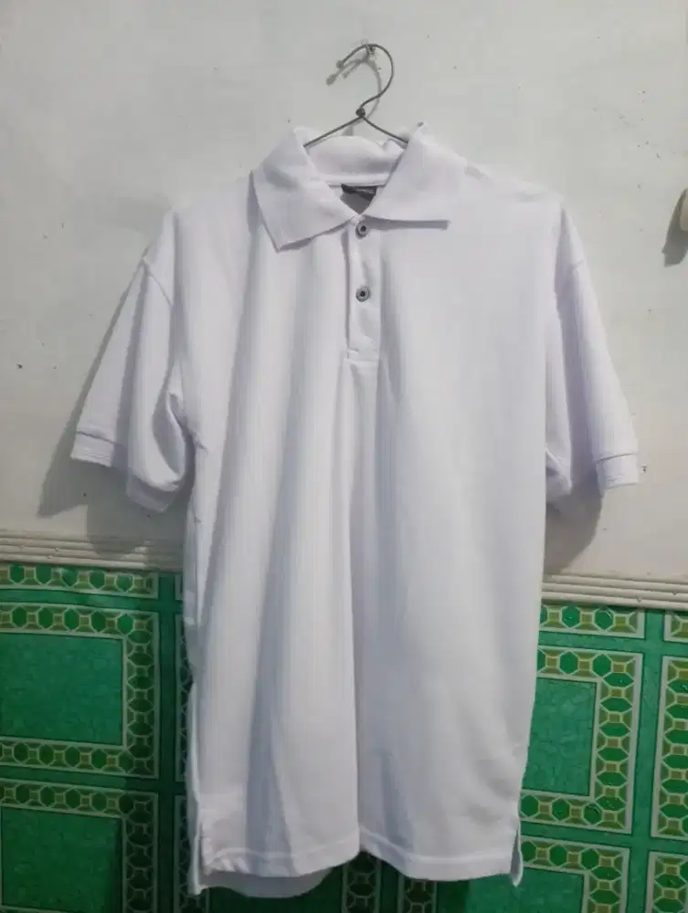 [BRAND NEW] Kaos Polo Putih Big Ocean – Unisex (Bisa Cowok/Cewek)