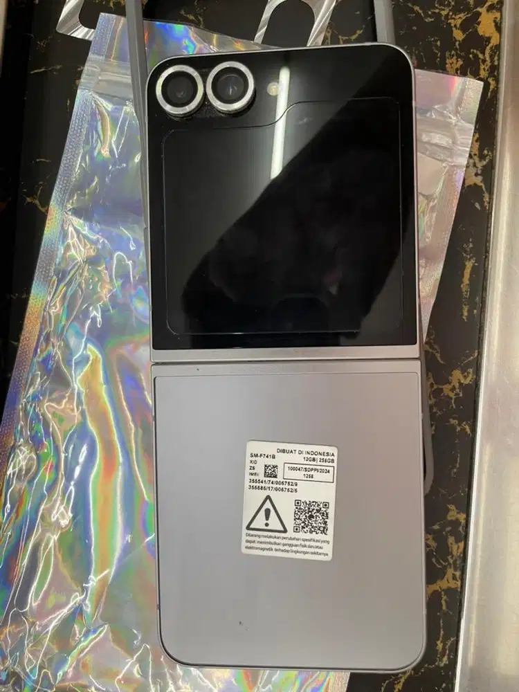 Samsung galaxy flip 6