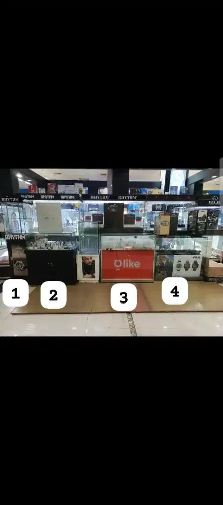 Dijual ETALASE Bekas Toko jam bahan Kayu.kaca tebal 1cm kondisi mulus